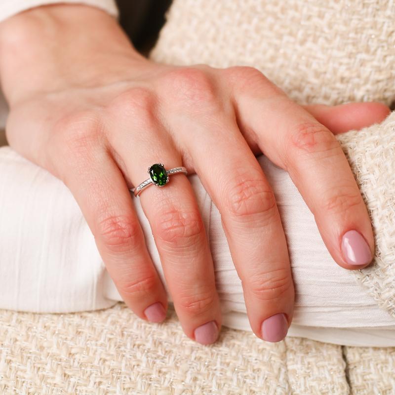 Ring solitaire wit goud met chroomdiopsiet en diamant