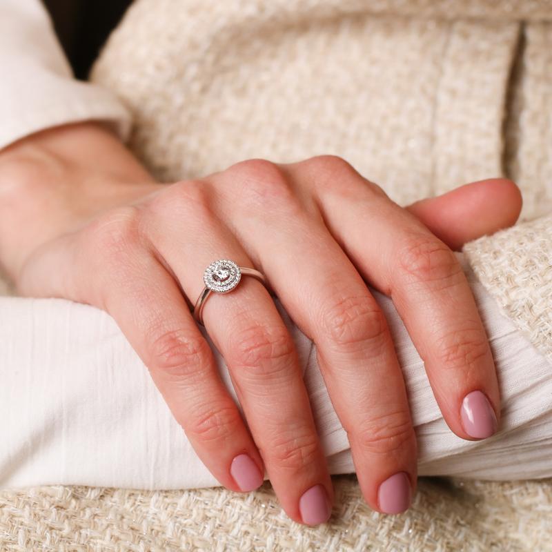 Ring dubbele entourage wit goud met 0.50ct diamant