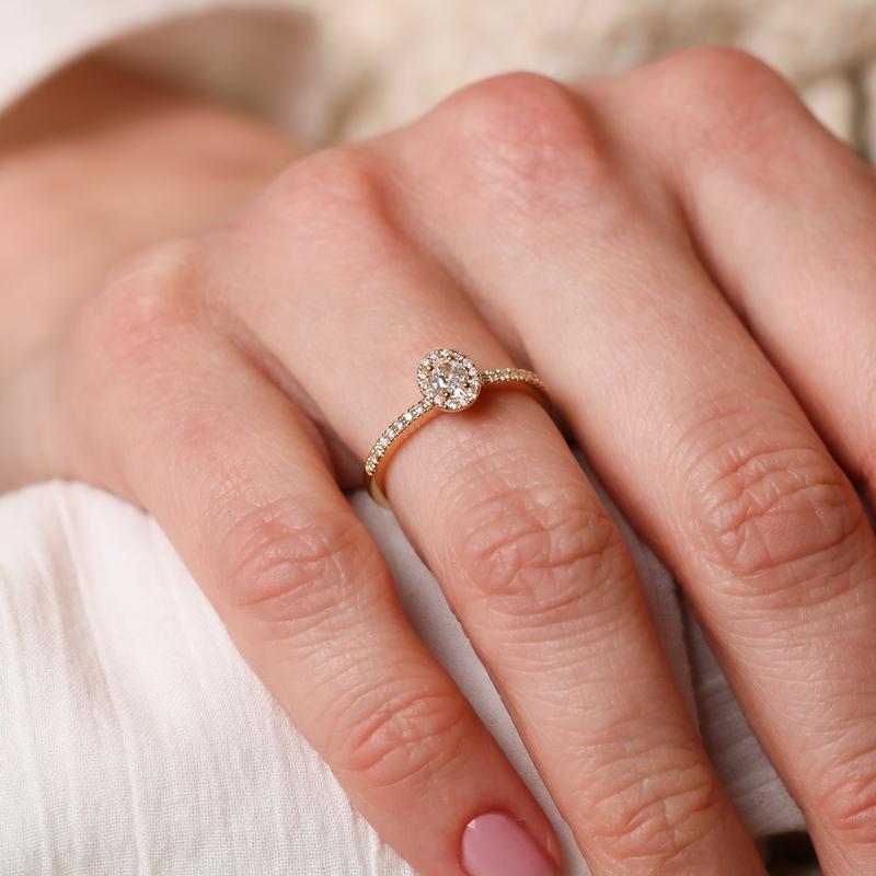 Ring · INFINITE OVAL HALO · met diamant