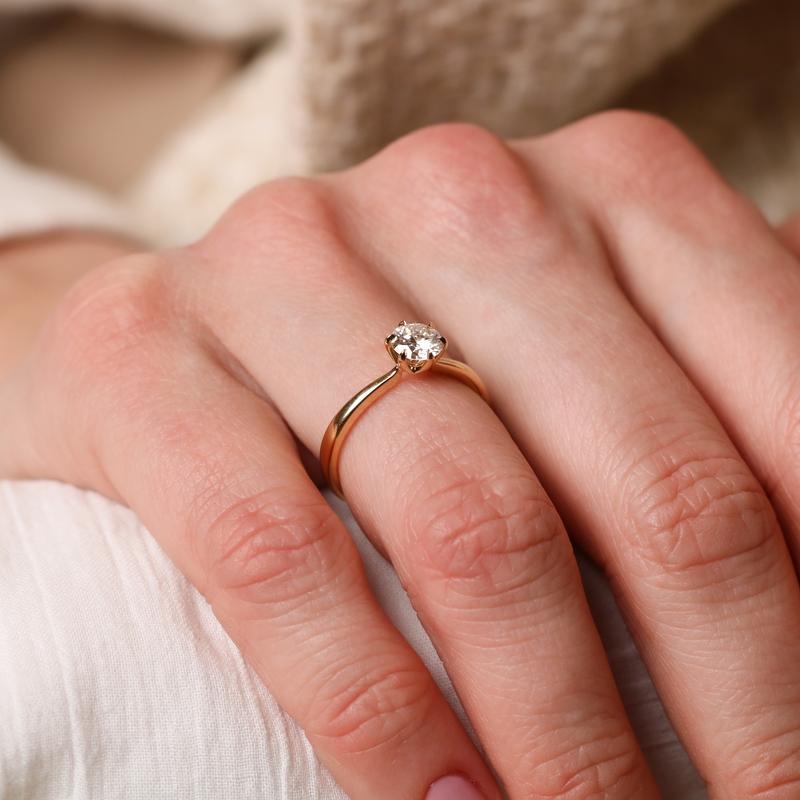 Ring solitaire geel goud met 0.71ct diamant